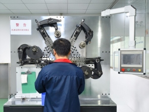 中型發(fā)條成型機